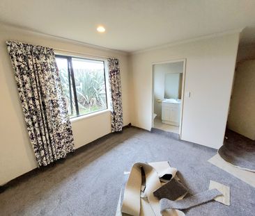 Gorgeous home in a Quiet Street - Photo 1