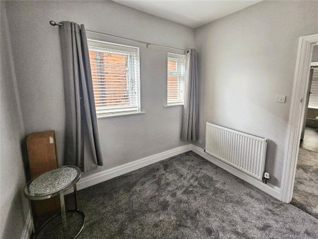 3 bedroom semi-detached house to rent - Photo 3