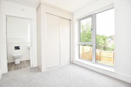 3 bedroom semi-detached house to rent - Photo 5