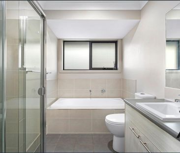 33 Sheila Street, Grantham Farm NSW 2765 - House For Rent | Domain - Photo 3