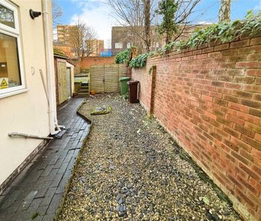 1 bedroom in a house share to rent - Photo 6