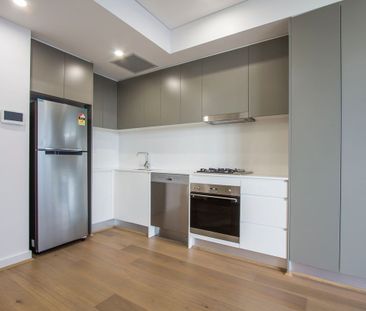 Fifth Floor Apartment in the Heart of Wolli Creek Village - Photo 4