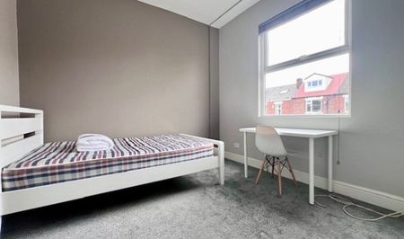 High Spec 5 bedroom House with 2 bathrooms - Photo 5