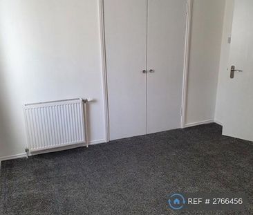 3 bedroom flat to rent - Photo 3