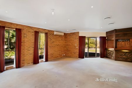 4 Bed, 2 Bath - Photo 4