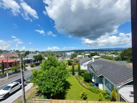 Beautiful townhouse in Avondale - Photo 1