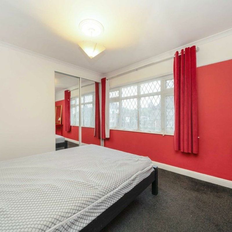 Hyde Crescent, Hendon, NW9 - Photo 1