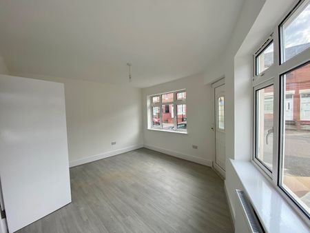 2 Bed Flat, Manton House, CV2 - Photo 4