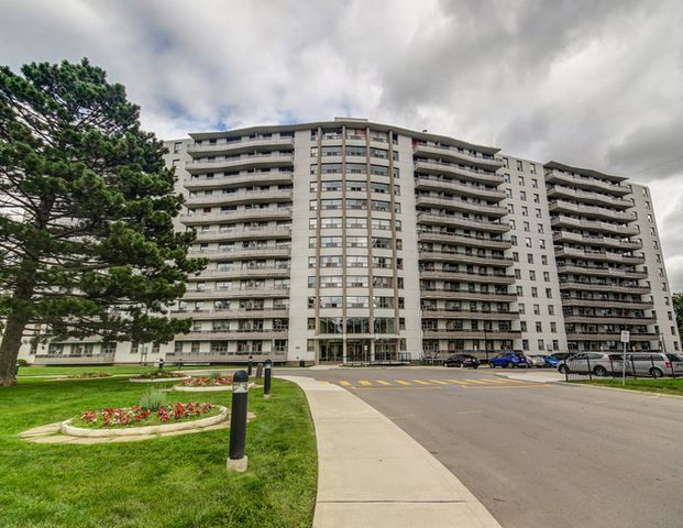 Camelot Towers - 981 Main Street West, Hamilton | 981 Main Street West, Hamilton - Photo 1