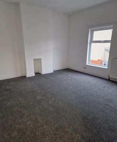 2 bedroom semi-detached house to rent - Photo 3