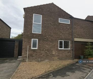4 bedroom detached house to rent - Photo 2