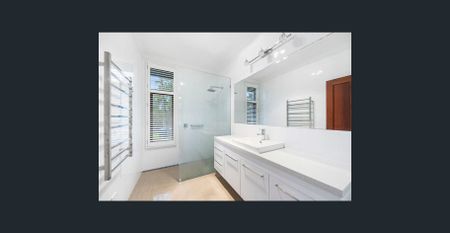 Peaceful Family Haven in a Picturesque Bush Setting - Photo 3