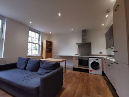2 bedroom flat to rent - Photo 2
