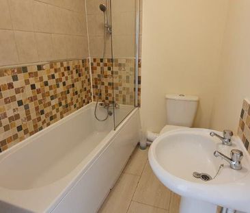 3 bedroom end of terrace house to rent - Photo 6