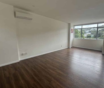 SPACIOUS FOUR BEDROOM TOWNHOUSE IN GREAT LOCATION: - Photo 3