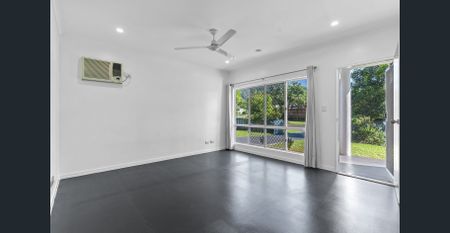 Fully Air condition - 13KW Solar - Pool - Near Mt Sheridan Plaza - Photo 2