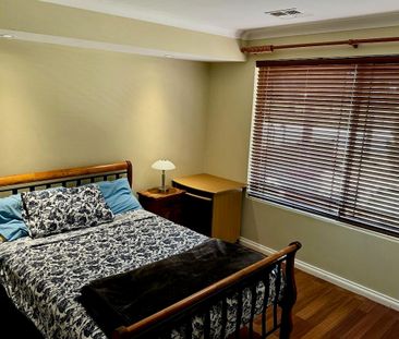 Port Kennedy - Photo 4