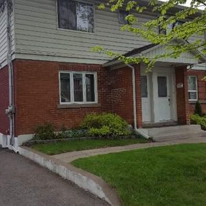 Beau 4 1/2 avec bureau (haut de duplex) - Photo 2