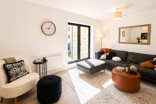 Sorrel Close, Farnborough, Hampshire, GU14 - Photo 1