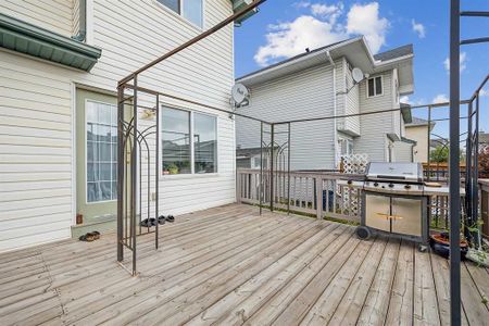 17 Country Hills Bay Northwest, Calgary - Photo 2