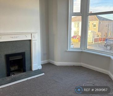 3 bedroom flat to rent - Photo 2