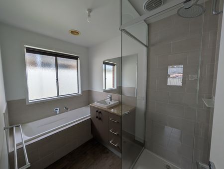 16 Murray Way, Wodonga VIC 3690 - House For Rent | Domain - Photo 4