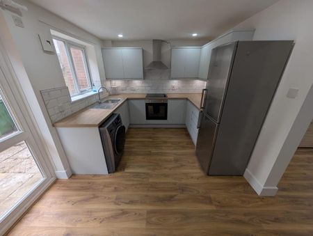 2 bedroom semi-detached house to rent - Photo 5