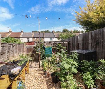 2 bedroom terraced house to rent - Photo 6