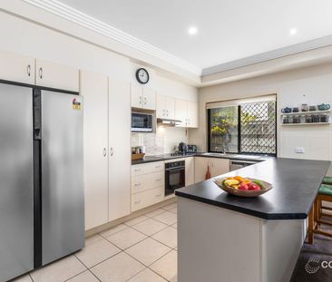 RENOVATED MODERN DUPLEX HOME IN EXCELLENT LOCATION - Photo 5