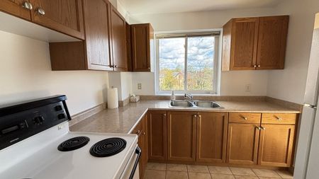 35 Blake Street, Barrie - Photo 4