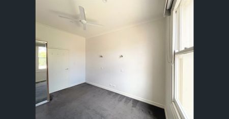 PERFECT POSITIONED WITH COMFORT AND CONVENIENCE. - Photo 4