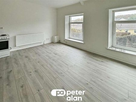 High Street, Fleur De Lis, Blackwood, NP12 - Photo 2