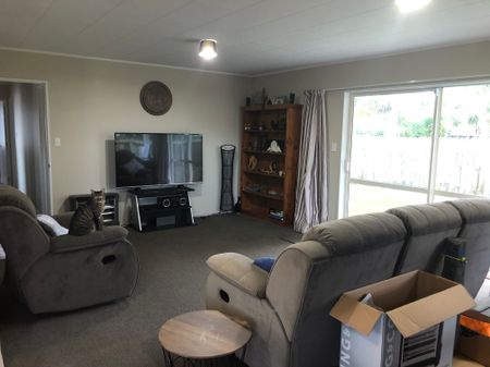 Beachlands, 3 Bedroom in Original Beachlands - Photo 3