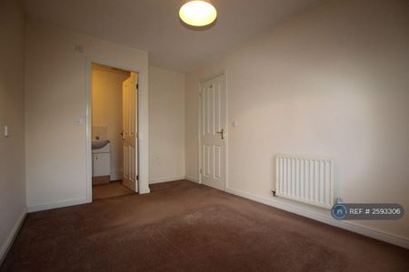 3 bedroom semi-detached house to rent - Photo 4
