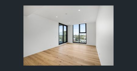 Hi I’m New, Light and Bright - Photo 3