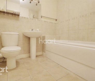 3 bedroom semi-detached house to rent - Photo 5