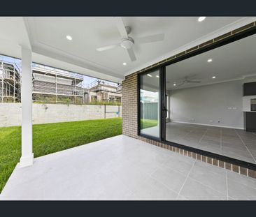 CAPHILLY ESTATE - BRAND NEW TWO STOREY HOME - Photo 5