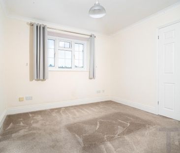 3 bedroom flat to rent - Photo 4
