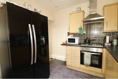 4 Bed Terraced House, Edinburgh Road, L7 - Photo 2