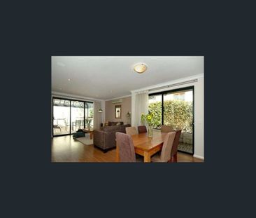 Karrinyup Living Close to Shops, Parks & Beach - Photo 2
