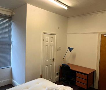 6 bedroom semi-detached house to rent - Photo 6