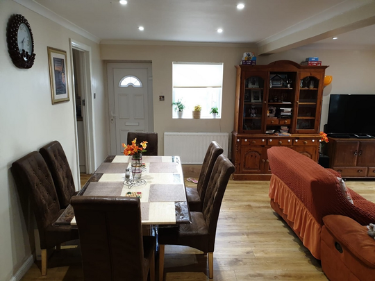 4 bedroom house to rent - Photo 1