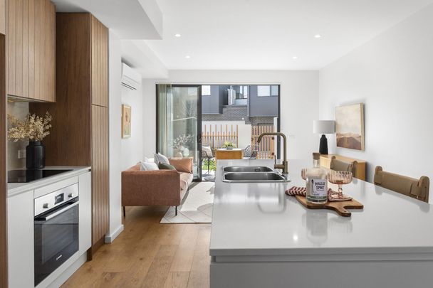 149 Sutherland Crescent, Taylor – A Sunlit Two-Level Sanctuary - Photo 1