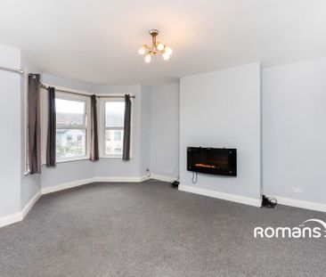3 bedroom flat to rent - Photo 2
