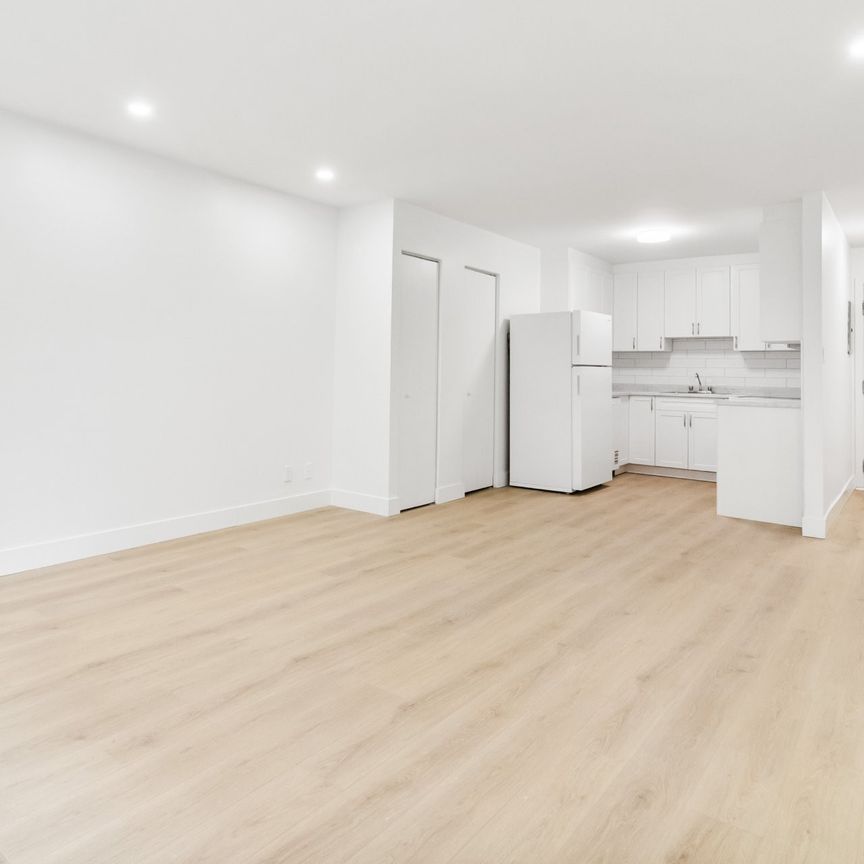 7220 Av. De Chateaubriand, #15 - Photo 1