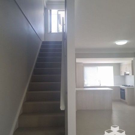 Huge Main Bedroom and Walk in Robe! - Photo 1