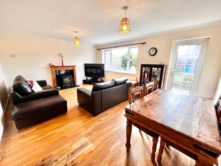 Aylesbeare, Shoeburyness, Southend-on-Sea, Essex, SS3 8AE - Photo 3