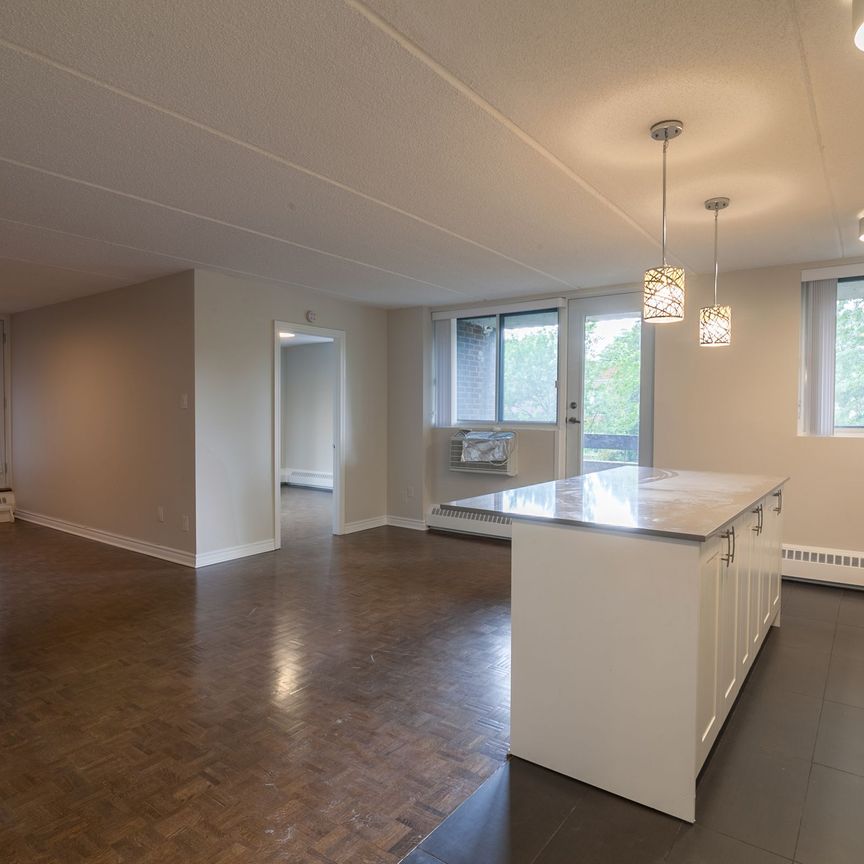 4800 Maisonneuve Blvd W - Photo 1