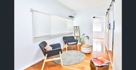 Three Bedroom House - Photo 2