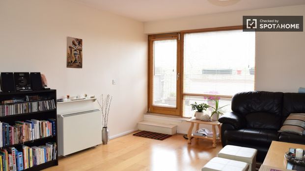 Decorated room in 3-bedroom apartment in Dublin - Photo 1